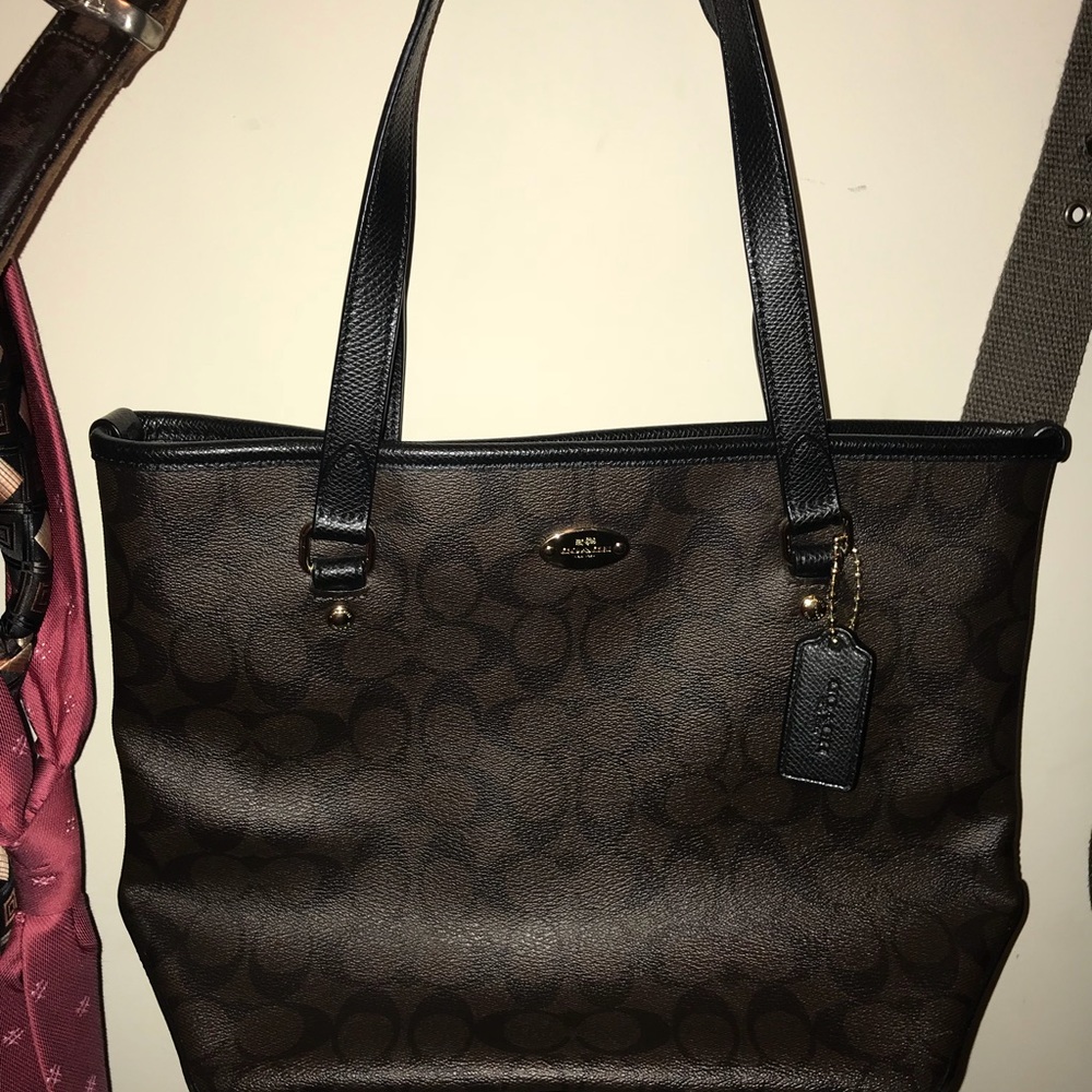 Coach tote purse great condition